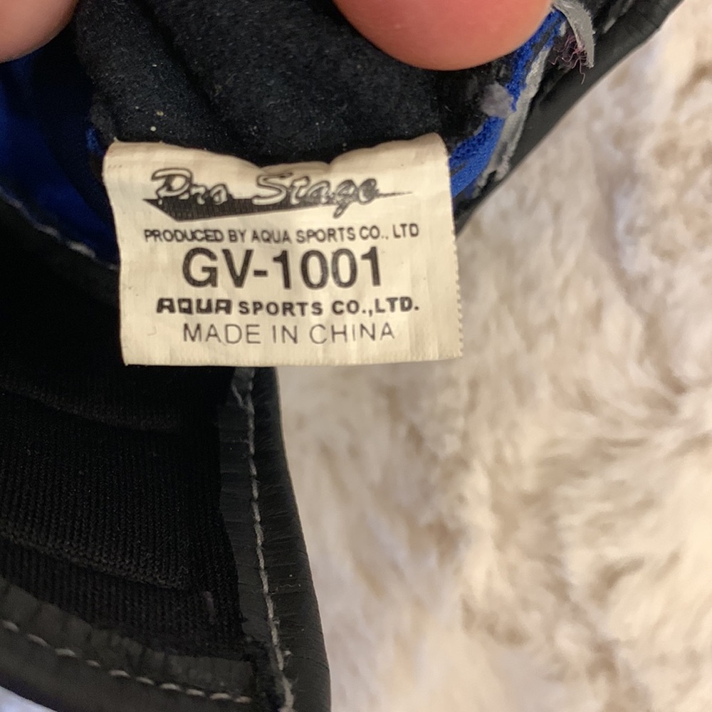 Water or wake board ski gloves. - Picture 4 of 10